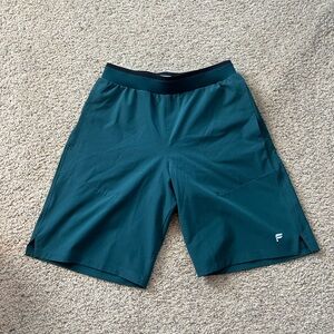 Brand NWT Fabletics forest green mens 9” fundamental short gym lightweight lulu
